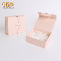 Boîte cadeau rigide rose personnalisée avec couvercle et base à bord noir, logo estampé à chaud, emballage cadeau pour bijoux et cosmétiques