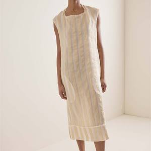 Nouvelle arrivée en usine, robe d'été sans manches pour femmes, composée d'une robe midi en soie à imprimé rayé, qui glisse légèrement sur la silhouette - Product Image 1