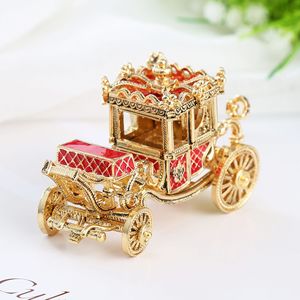 Artigianato Decorativo a Forma di Carrozza con Corona, Intarsiato di Diamanti e Smaltato, Decorazione per la Casa - Product Image 1