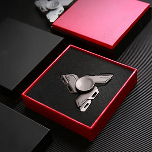 Hochwertige Metallkunst: Beleuchteter Tri-Spinner EDC Gyroskop Finger-Spinner Metall Hand-Spinner Fidget Toy für Erwachsene mit ADHS - Product Image 4