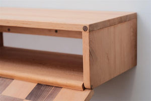 Consola de entrada estrecha Estante de almacenamiento colgante para pasillo con patrón a cuadros Gabinete de almacenamiento flotante de nogal y madera de haya - Product Image 4