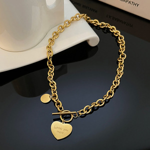 Collar de acero inoxidable con grabado en PVD, hebilla OT, corazón, regalo del Día de la madre - Product Image 1