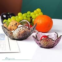 Kleurrijk glazen vintage ecologisch vriendelijk dessert- en fruitbord met bloemblaadjes, hoge esthetiek, voedselveilig, vaatwasserbestendig, rond keukengerei