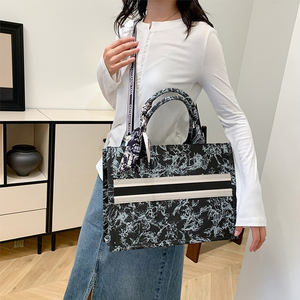 Sac fourre-tout en toile imprimée grande capacité pour femme, sac à bandoulière de créateur, vente en gros directe usine - Product Image 4