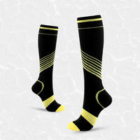 Chaussettes de sport rayées noires en gros pour hommes et femmes, chaussettes de compression antidérapantes à séchage rapide pour le football