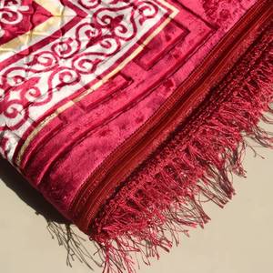 Alfombra de oración musulmana de franela suave al tacto, con relieve, lavable, con diseño floral, para interiores, para todas las estaciones. - Product Image 1