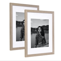 Cadre photo décoratif mural en bois foncé et plexiglas grand format 24x32 – Offre spéciale