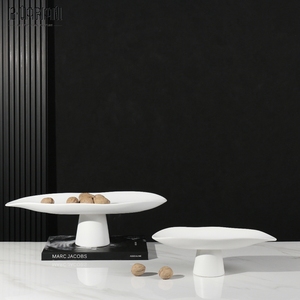 Vassoio di lusso foliaceo in ceramica bianca ornamento vassoio per la casa o decorazione di nozze MOQ 100 pz - Product Image 5