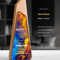 Trophée en cristal gravé sur mesure en bois massif avec impression couleur marbre pour les employés exceptionnels