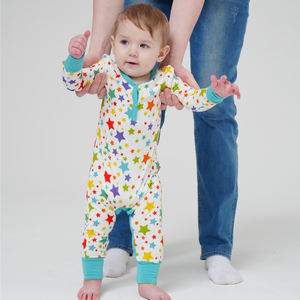 Mono de bebé personalizado con estampado de estrellas, manga larga, de algodón, con cremallera, ropa de bebé de bambú, venta al por mayor - Product Image 1