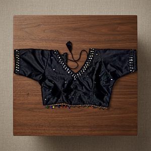 Blusa bordada de Gujarati tradicional de alta calidad, estilo de moda con patrón de Impresión y diseño trasero - Product Image 2