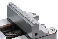 Japon Kawasaki Vmc400 machines-outils 5 axes CNC Table rotative pièces de centre d'usinage étau à centrage automatique avec largeur de mâchoire 125mm