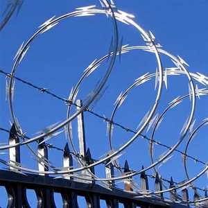 China Export Double Spiral Razor Iron <b>Wire</b> <b>Barbed</b> <b>Wire</b> Coil Hot-Dipped Galvanized/PVC Coated Anti-Climbing for Railway Use - Product Image 5