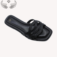Sandales de plage unies pour femmes avec des sandales d'été améliorées, prêtes à être expédiées, confortables, en gros