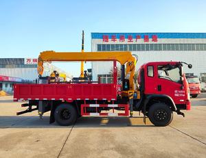 Camion Dongfeng 4x2 à 6 roues avec grue télescopique à bras droit, vendu avec grue télescopique hydraulique de 6 tonnes - Product Image 4