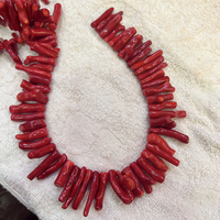 Chaîne de perles de corail de bambou de mer irrégulière fabrication de bijoux brin de perles de corail rouge avec prix de gros