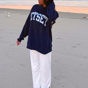 เสื้อสเวตเชิ้ตคอเต่าคุณภาพสูงสำหรับผู้หญิง พิมพ์ลายตัวอักษร Jetset ผ้าฟลีซนุ่ม ผ้าฝ้ายหนานุ่ม ทรงโอเวอร์ไซส์ - Product Image 2