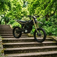 Moto électrique tout-terrain Surron Ultra Bee 2026 74V 60Ah avec moteur central 24,5 kW, suspension intégrale