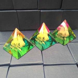 Gravure Laser 3d <span class=keywords><strong>Photo</strong></span> K9, prisme pyramide en cristal, prismes en <span class=keywords><strong>verre</strong></span> optique, presse-papier pour <span class=keywords><strong>d</strong></span>écoration de bureau, vente en gros - Product Image 4