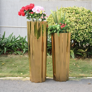 Macetero Moderno Grande Dorado con Espejo Facetado, Maceta Alta de Acero Inoxidable para Decoración de Lobbies de Hoteles de Lujo y Centros Comerciales - Product Image 1