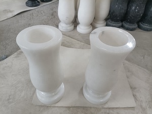 Vases funéraires <span class=keywords><strong>en</strong></span> <span class=keywords><strong>marbre</strong></span> blanc de style europé<span class=keywords><strong>en</strong></span> <span class=keywords><strong>pour</strong></span> tombes et monuments – Vente <span class=keywords><strong>en</strong></span> gros - Product Image 2