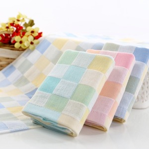 Qidou – bavoir en gaze pour bébé, 26x26 cm, serviette à carreaux en pur coton pour nourrissons, pour l'alimentation et le bain - Product Image 1