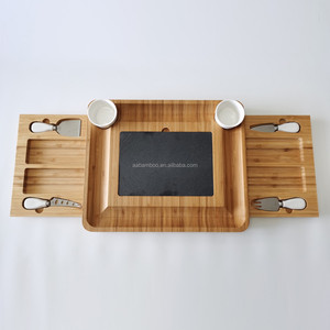 Plateau <span class=keywords><strong>de</strong></span> service <span class=keywords><strong>de</strong></span> couverts <span class=keywords><strong>de</strong></span> planche à fromage en bambou en bois, plateau <span class=keywords><strong>de</strong></span> charcuterie d'assiette à fromage avec ensemble d'ustensiles et couteaux - Product Image 1
