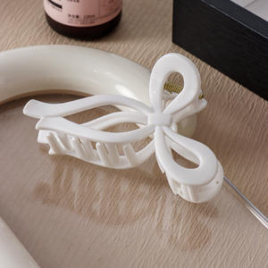 Pince à cheveux en silicone souple en forme de requin, antidérapante, avec nœud, accessoire capillaire quotidien non fragile pour femme - Product Image 5