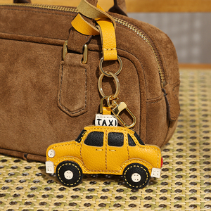 Llavero de cuero con diseño de taxi hecho a mano Zenos, colgante decorativo para bolso cosido a mano, coleccionable de arte de Guangdong - Product Image 6
