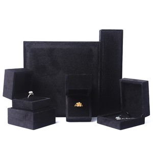 Caja de Joyería Rectangular de Terciopelo con Luz LED y Logotipo Personalizable del Fabricante, para Anillos, Collares, Colgantes y Pulseras, con Empaque para Marca - Product Image 3