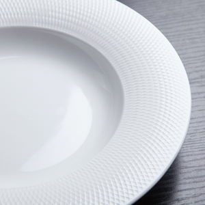 Elegante Plato Hondo Redondo de Cerámica Blanca con Diseño de Cuadrícula y Borde Ancho para Sopa o Cena - Product Image 3