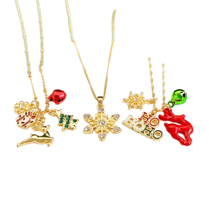Nuevo Collar de Moda Navideño con Eslabones Chapados en Oro y Diseño de Ciervo y Copo de Nieve Esmaltado, el Mejor Regalo para Amigos y Niños - Product Image 1