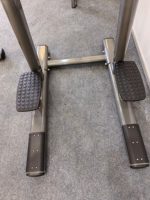 China Gym Fitness Equipment Máquina de fuerza Body Building Knees up Dip Chin Machine
