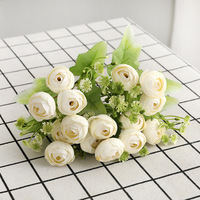 Bouquet de 15 têtes de roses thé et ranuncules artificielles en soie, arrangement floral pour mariage, fête et décoration intérieure