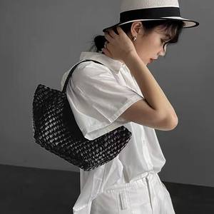 Sac seau en PU pour femme, élégant et haut de gamme, avec motif polyvalent en forme de dés, petit sac seau exquis, nouveau style tendance - Product Image 4