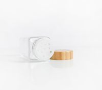 Organisateur d'épices de 4oz Récipients vides pour assaisonnement d'herbes avec couvercle en bambou Récipient en verre carré en verre avec couvercle en bois de bambou