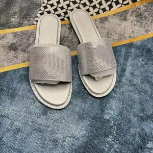 Marchio di vendita calda sandali di diamanti stile estate ciabatte Decorative di lusso <span class=keywords><strong>da</strong></span> <span class=keywords><strong>donna</strong></span> per le vacanze in <span class=keywords><strong>spiaggia</strong></span> <span class=keywords><strong>scarpe</strong></span> a punta aperta - Product Image 2