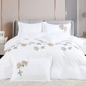 Fabrika tedarikçisi kraliçe otel 5 yıldız yüksek kaliteli nakış yorgan kapağı 120gsm Polyester çiçek nevresim yatak örtüsü seti - Product Image 1