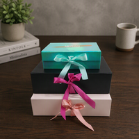 Boîte cadeau pliante magnétique à rabat ouvert en carton rigide de luxe avec logo imprimé personnalisé, gaufrage et revêtement UV, matériaux recyclés