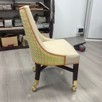 Chaise d'hôtel de luxe en bois massif de Macao, vente en gros d'usine, avec roulettes, coussin en cuir rembourré et mousse éponge haute élasticité