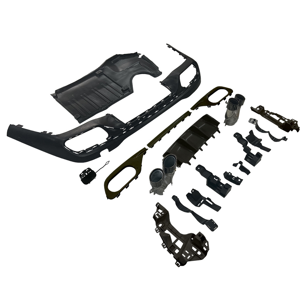 Labio trasero C43 y garganta trasera negros.