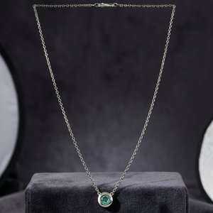 Collar Minimalista de Plata 925 con Colgante de Piedra Verde Corte Esmeralda, Cadena de Serpiente, Engaste en Bisel, Unisex, para Uso Diario - Product Image 3