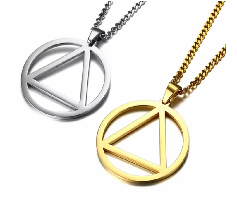 Collar geométrico de oro