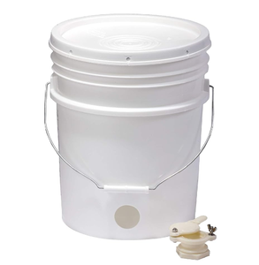 Equipo de apicultura Cubo de plástico de grado alimenticio de 20L con puerta de miel - Product Image 1