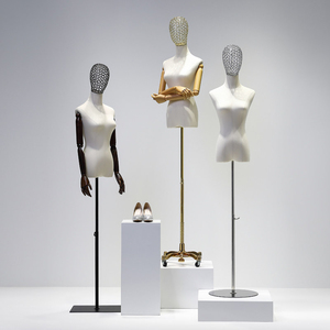 Maniquí <span class=keywords><strong>de</strong></span> torso <span class=keywords><strong>de</strong></span> metal dorado con cabeza y brazos plateados, maniquí femenino <span class=keywords><strong>de</strong></span> tela sobre ruedas, maniquí <span class=keywords><strong>de</strong></span> mujer <span class=keywords><strong>para</strong></span> exhibición <span class=keywords><strong>de</strong></span> <span class=keywords><strong>ropa</strong></span>. - Product Image 2