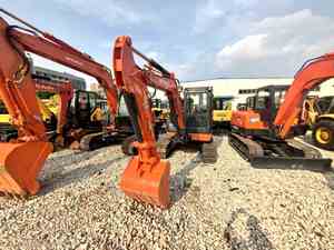 Mini-excavatrice Hitachi ZX55U certifiée CE, excavatrice de 5 tonnes |   Excavatrice sur chenilles |   Importé du Japon | Avec accessoire de tarière à vis rotative - Product Image 5