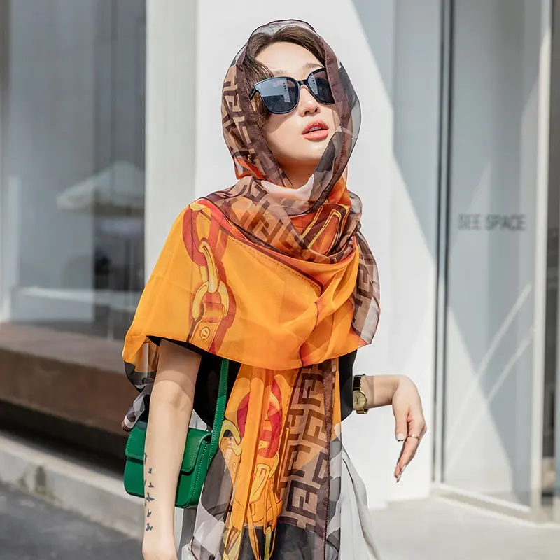 卸売プリント旅行日焼け止めショール、シルクのような大きなスカーフ、ファッショナブルな長い女性のスカーフ
