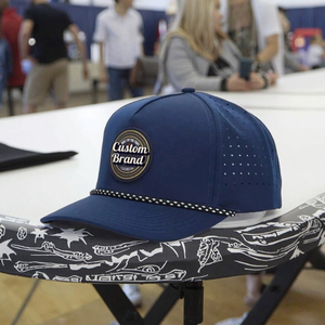 Gorra deportiva impermeable con logotipo de Parche de goma personalizado Gorra de béisbol de 5 paneles Gorra de golf Fabricante de Vietnam Agujero de corte láser - Product Image 1