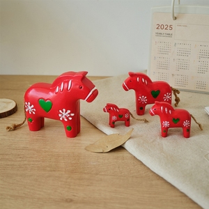 Décoration murale Hailan Nordic en bois peint, motif Cheval Dara suédois, pour attirer la prospérité, Cheval Rouge, décoration intérieure, présentation pour salon - Product Image 5