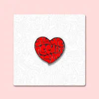 Pronto para enviar pinos de esmalte de metal em forma de coração, preto, níquel, esmalte vermelho, com cartões de encosto